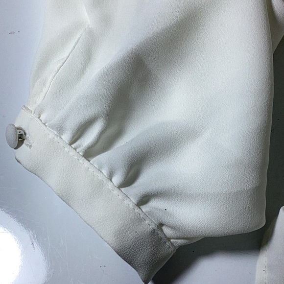 STATE
Crepe de Chine Trapeze Long Blouson Sleeve Split V-Neck Tie Front Mini - Picture 13 of 13